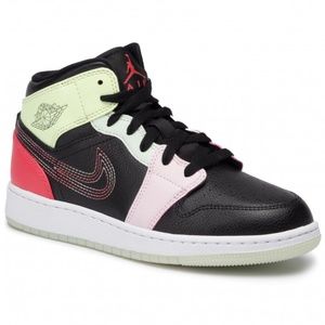 Nike Air Jordan 1 Mid SE (GS) "Glow In The Dark" Size 6.5/women’s 8